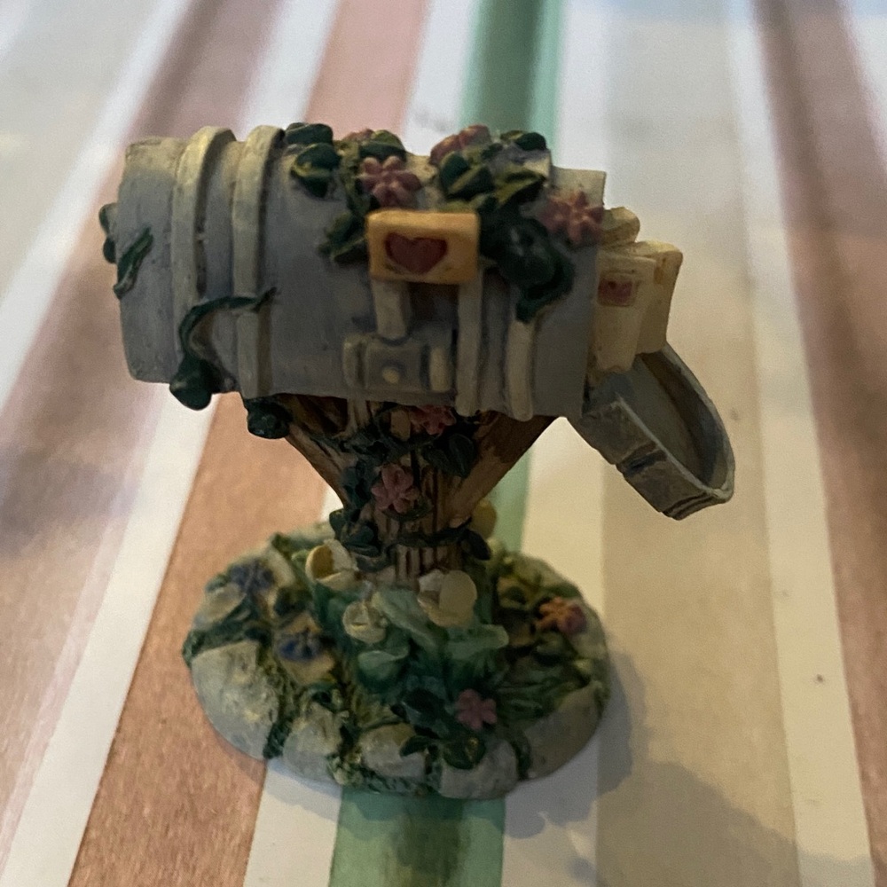 Decorative Mailbox Figurine with Floral Accents. Ivy innocence
